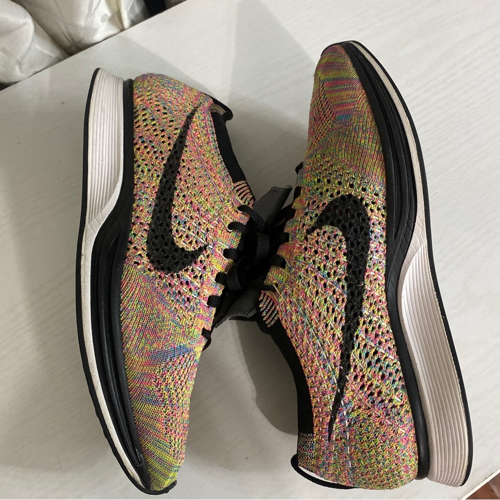Nike Flyknit Racer - Picture 2 of 5